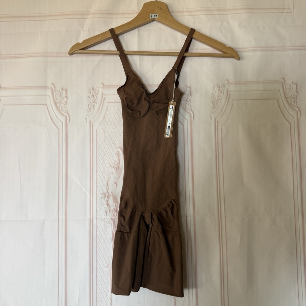 SKIMS Everyday Sculpt Mid Thigh Bodysuit Jasper Brown Size XXS NWT Stretchy